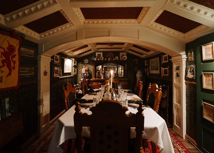 Sheddington Manor - 2 Bedroom Guest House & Cinema