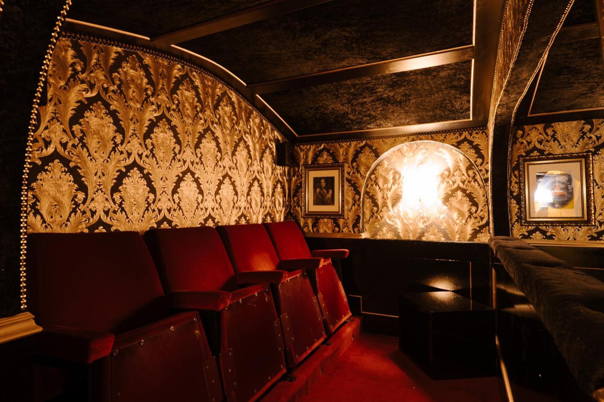 Sheddington Manor - 2 Bedroom & Cinema *