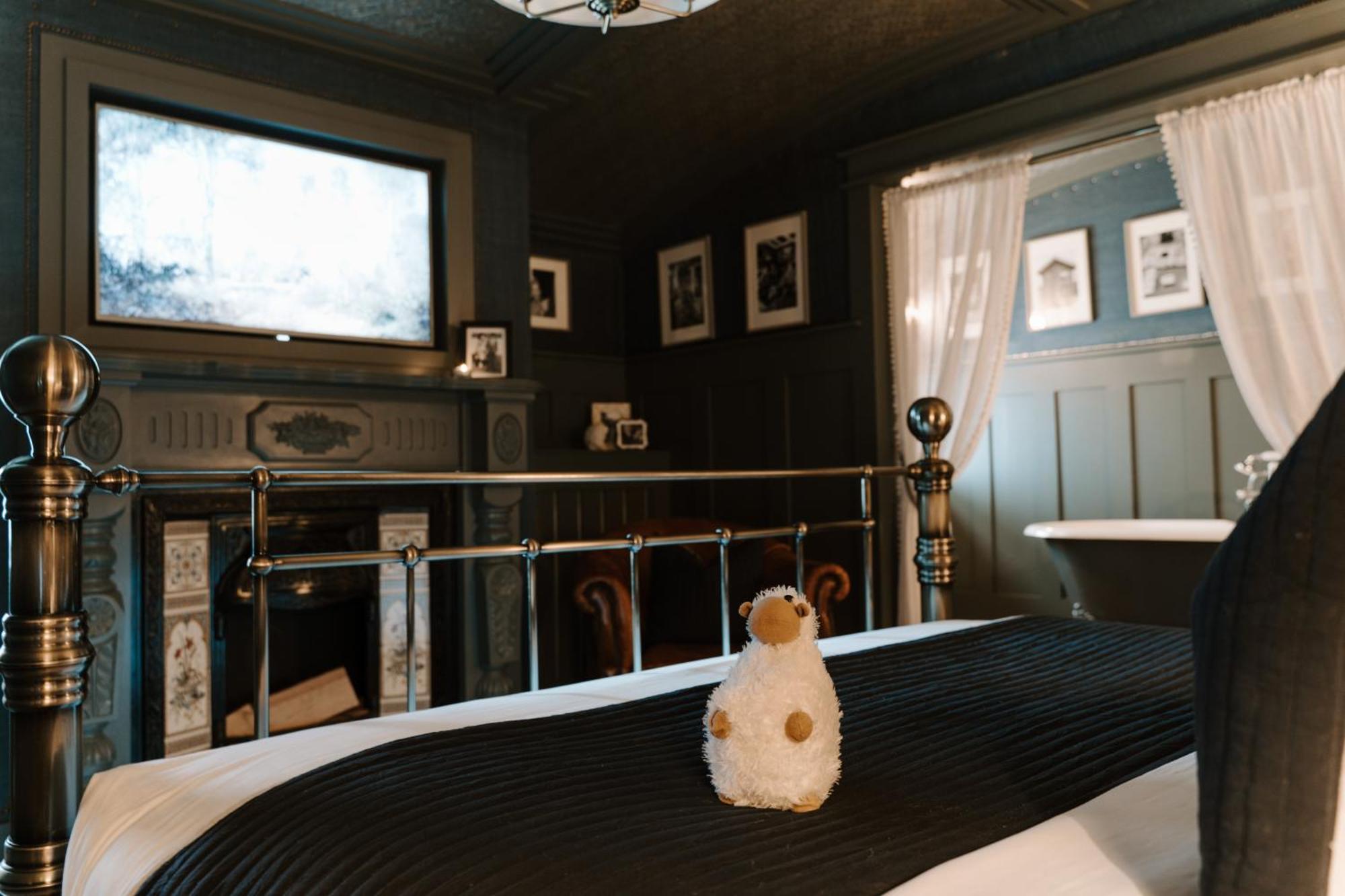 Sheddington Manor - 2 Bedroom & Cinema